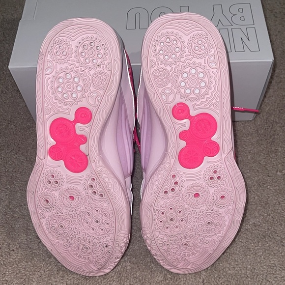 KD 16 custom made pink basically new tried on once with original box - Picture 6 of 8